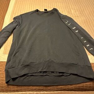 Barely worn! Nike crew neck sweatshirt with pockets.